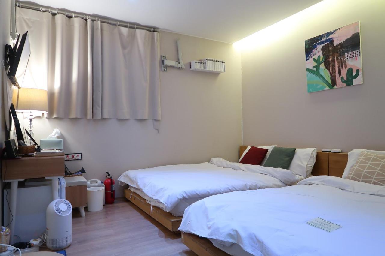Andong Poong-Gyung Hostel N Library Exterior photo