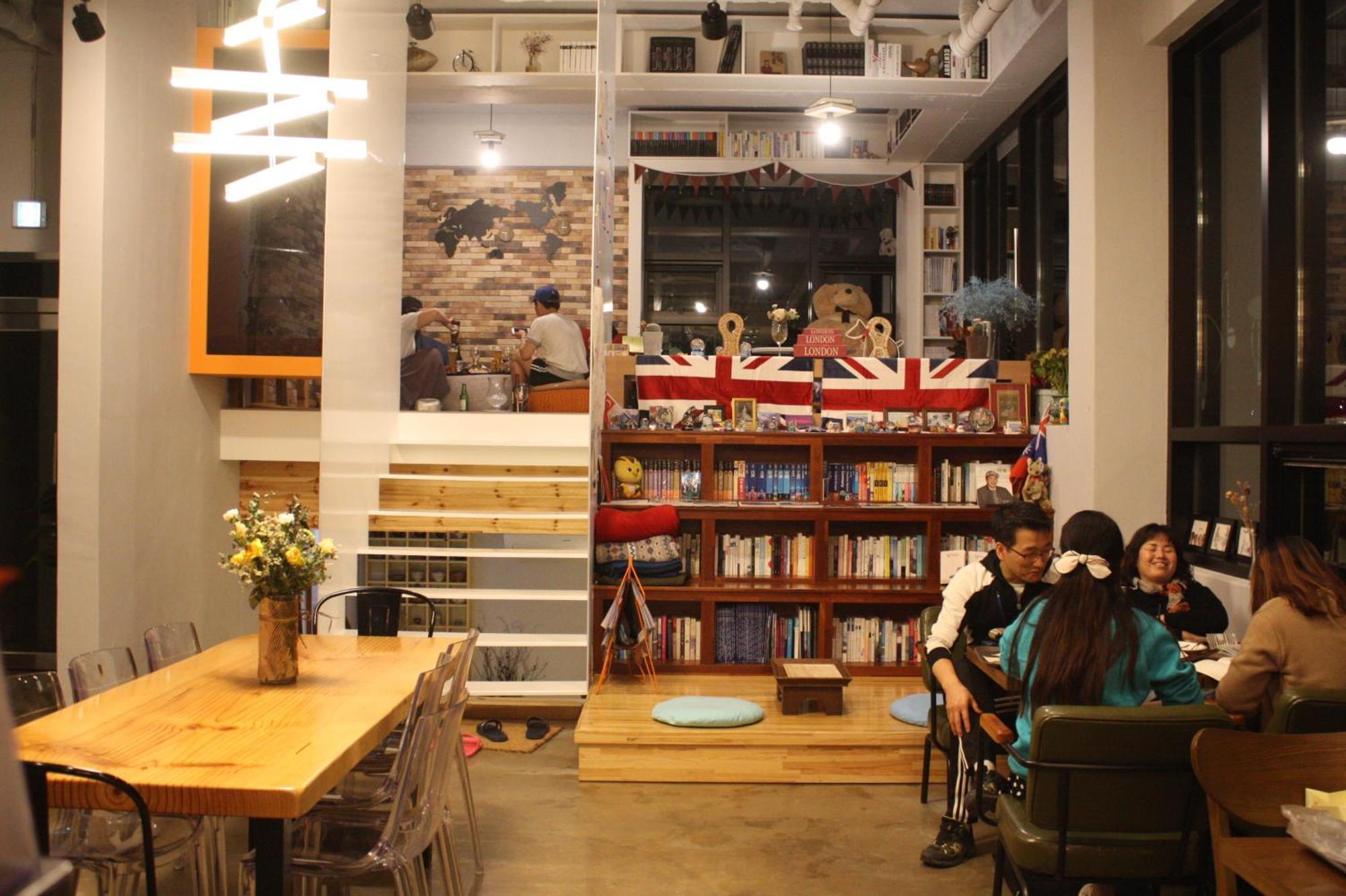 Andong Poong-Gyung Hostel N Library Exterior photo