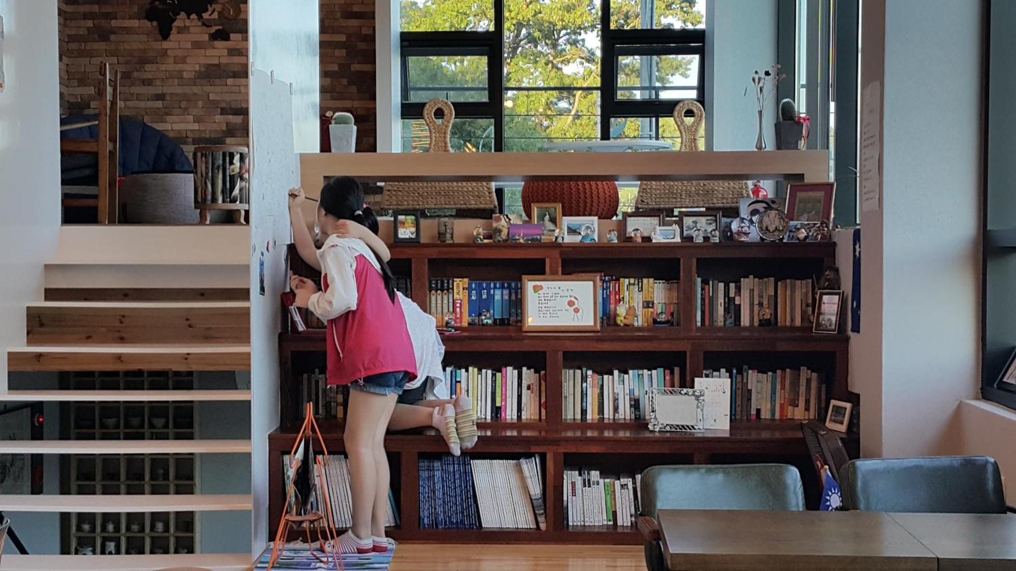 Andong Poong-Gyung Hostel N Library Exterior photo